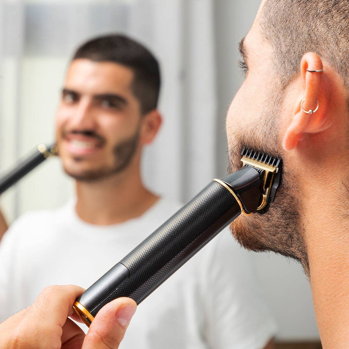 Máquina de Cortar Cabelo Profissional Recarregável InnovaGoods Triher com Acessórios