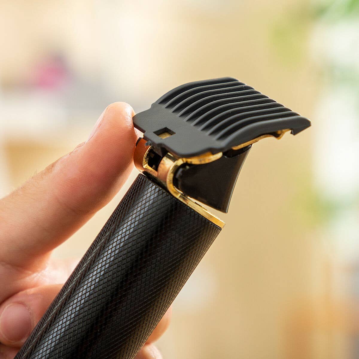 Máquina de Cortar Cabelo Profissional Recarregável InnovaGoods Triher com Acessórios